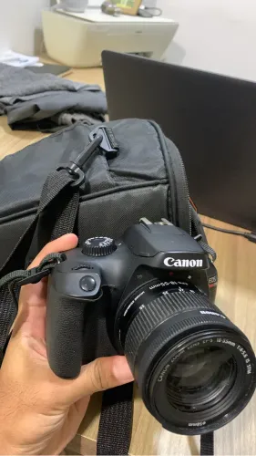 Câmera CanonT100