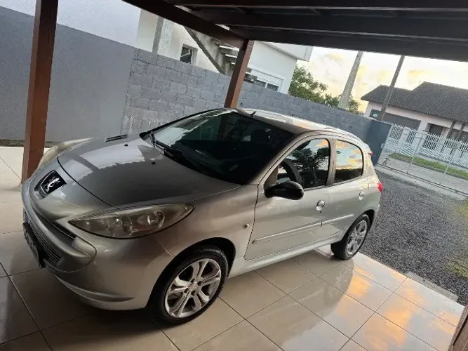 Peugeot 207 XR 1.4 Flex 8V 5P 2013
