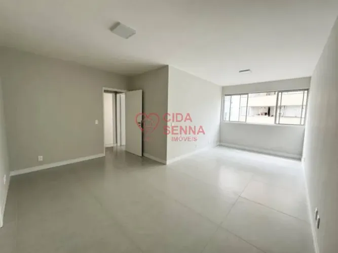 DESOCUPADO - REFORMADO - DEP. EMPREGADA - 02 BANHEIROS - ELEVADOR E GARAGEM