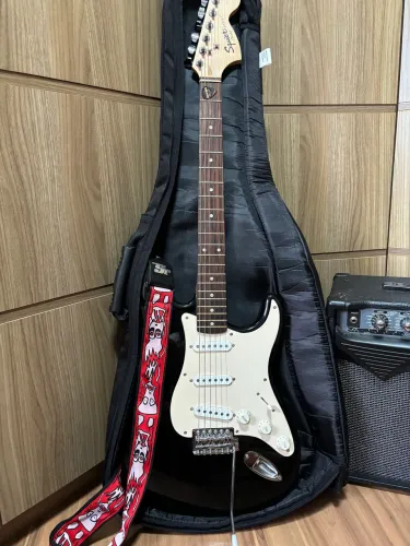 Guitarra Squier by Fender