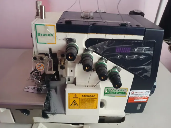 Máquina overlock e reta caserinha 
