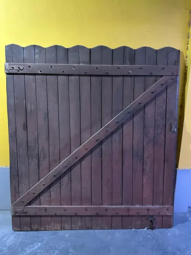 Vendo Portão de Madeira