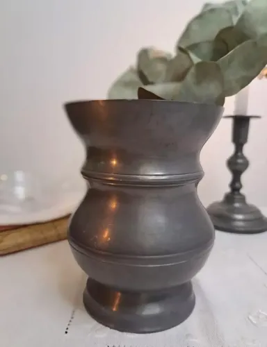 Vaso Vintage em Estanho Jormeb - São João del-Rei/MG