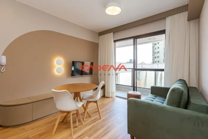 Apartamento com 1 quarto e 1 vaga para aluguel no Batel