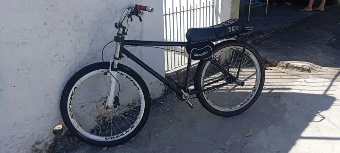Vende-se quadro de bike reto, na cor preta acompanha TMB um escapamento de motorizada.....