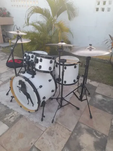 Vendo bateria acustica completa.