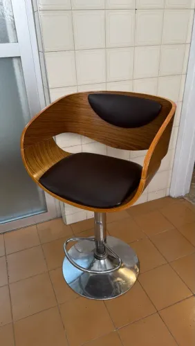 Banqueta Collin Madeira e Couro