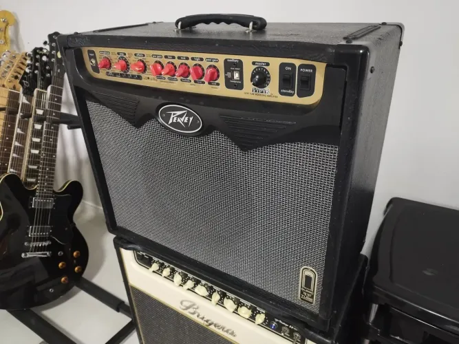 Amplificador PEAVEY VYPYR 60 watts VALVULADO 6L6 GC