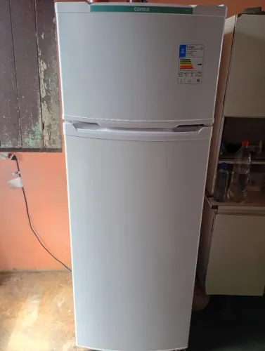 Geladeira Consul e televisão tcl 32 polegadas