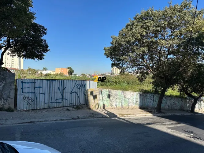 Terreno comercial de 4.000m² à venda no Jardim Amália, São Paulo-SP: Excelente oportunidad