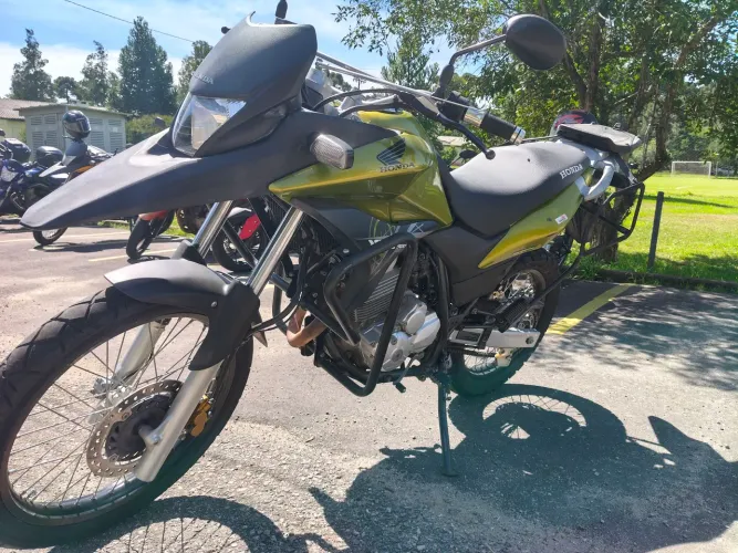 XRE 300 - Baixa Quilometragem, Único Dono, Pronta para Rodar!