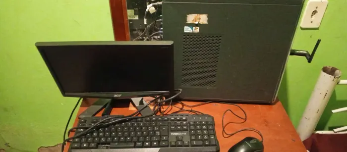 Vendo PC Antigo - Ideal para Estudos Básicos, e jogo etc.