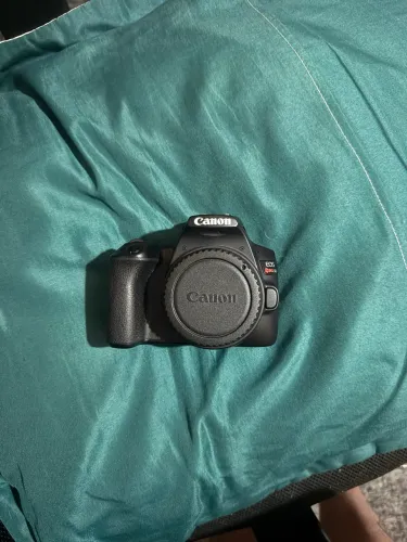 Vendo Cânon SL3, seminova com lente 50mm e 18-55mm