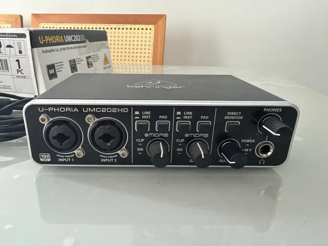 Interface De Áudio Behringer U-Phoria Umc202hd | Pré Midas 24-bit/192khz