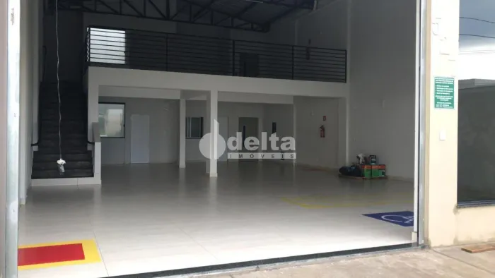 Loja disponível para locação no bairro Bosque dos Buritis em Uberlândia-MG