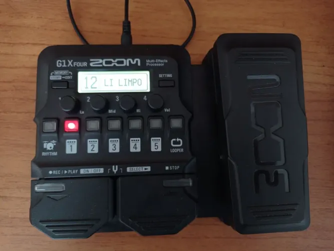 Zoom G1X Four 