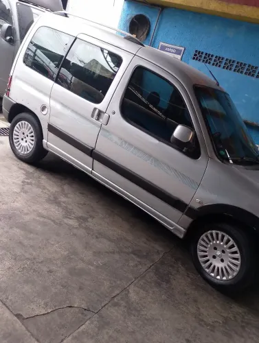 Peugeot Partner Van Escapade 1.6 Flex 16V 5P 2011