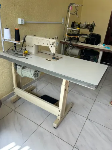 MÁQUINA DE COSTURA RETA INDUSTRIAL