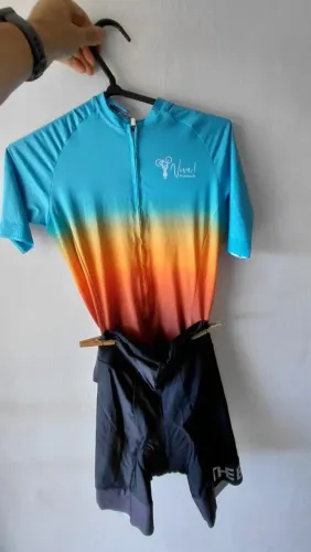 Conjunto ciclismo feminino blusa manga curta e bermuda