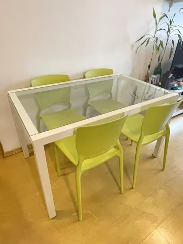 Mesa com 4 cadeiras