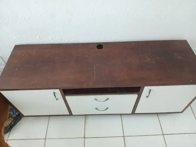 Rack em madeira maciça R$ 800,00
