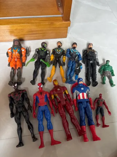 Bonecos articulados super heróis .