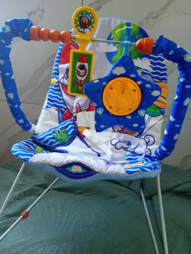 Vendo essa cadeira de descanso musical pra bebê foi pouco usado