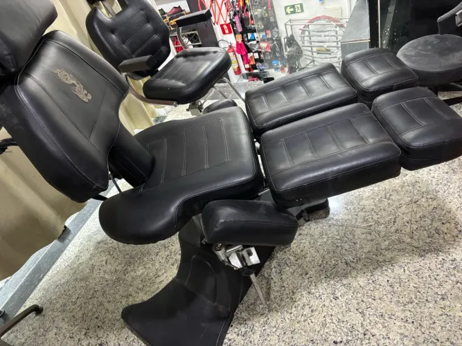 Maçã de tatuagem profissional