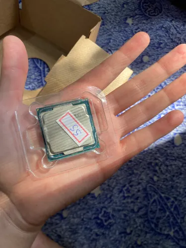 Intel Pentium Gold G5400 de 8ª Geração (3.70GHz, Soquete LGA 1151).