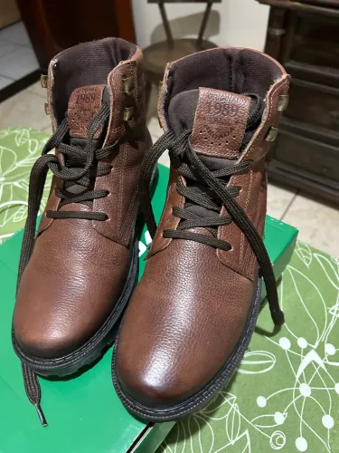 Bota coturno Pegada Pinhão 100%couro
