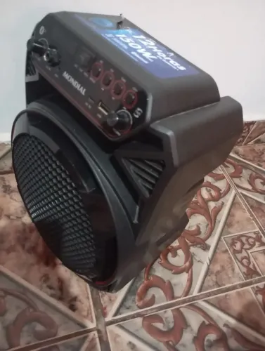 Caixa de som com microfone