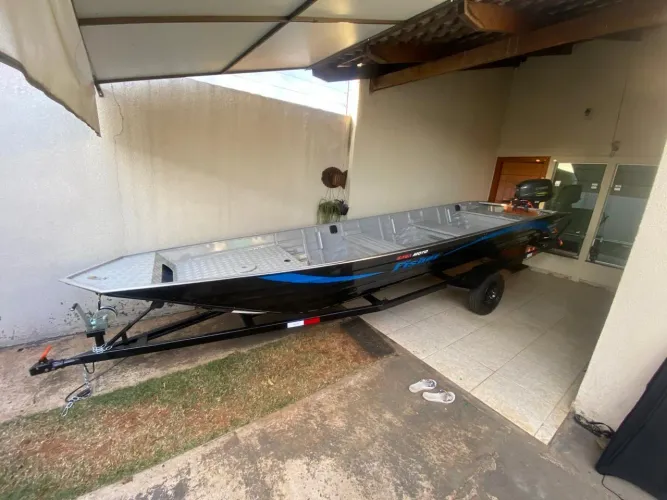 Canoa Fischer 6 mts motor Yamaha 30hp