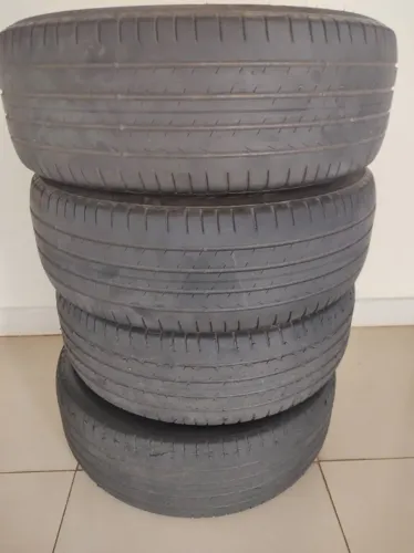 Pneus usados em bom estado