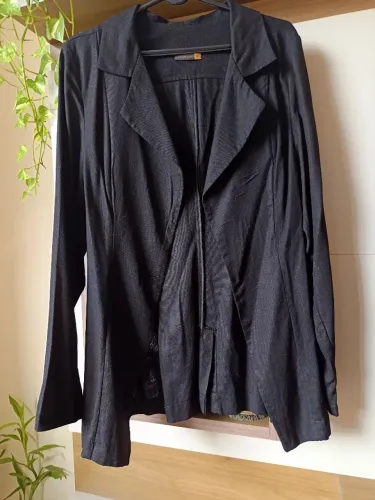 Blazer preto em linho da Afghan 