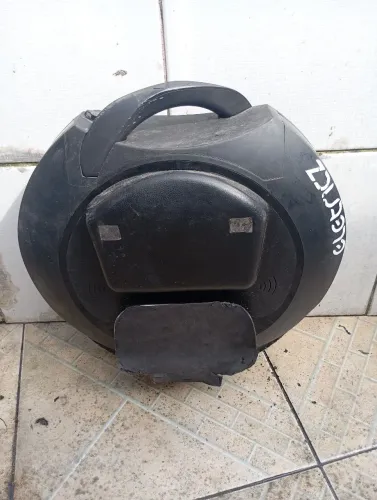 Monociclo KS 16s para retirada de peças.