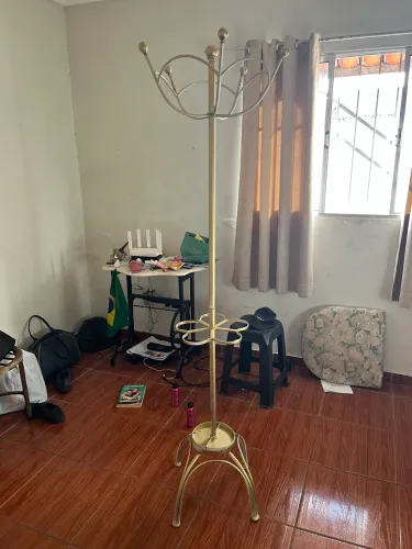 Cabideiro de Chão Dourado Vintage 