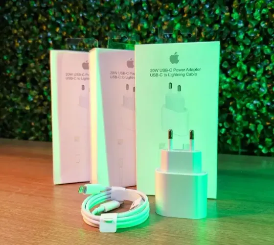 Carregador 20W para iPhone com Cabo USB-C Lightning ? R$ 50