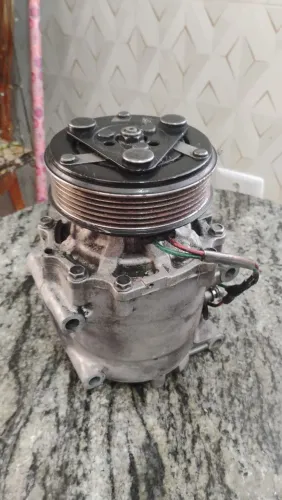 Compressor do ar condicionado do Honda Civic 2001 a 2006 com defeito. Pra conserto ou reti