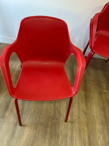 Cadeiras PVC, pés de metal ! Flex móveis