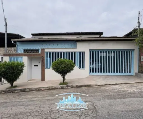 Código 4752 - Vende casa no bairro Bela Vista, 06 quartos sendo 01 suíte, 02 banheiros soc