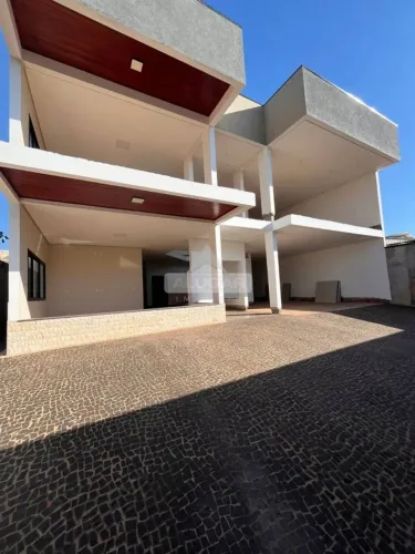 Sobrado - 500m² construídos - 303 Sul