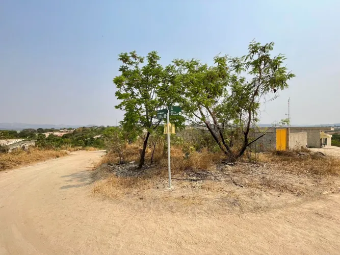 Venda de Lote de Esquina em Esmeraldas - 364m² por R$50.000
