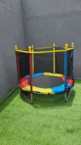 Pula-pula/Cama Elástica Infantil 1,40 m com Rede de Proteção - Bom Estado