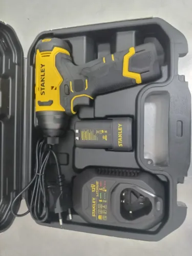 Parafusadeira e Furadeira de Impacto 12V, Acompanha 2 Baterias, 1 Carregador e 1 Maleta