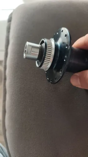 Cubo SLXCubo Traseiro: Shimano 12x148mm thru-axle 28F