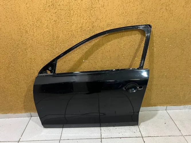 Porta dianteira esquerda Jetta 2011/2012/2013/2014/2015/2016/2017/2018