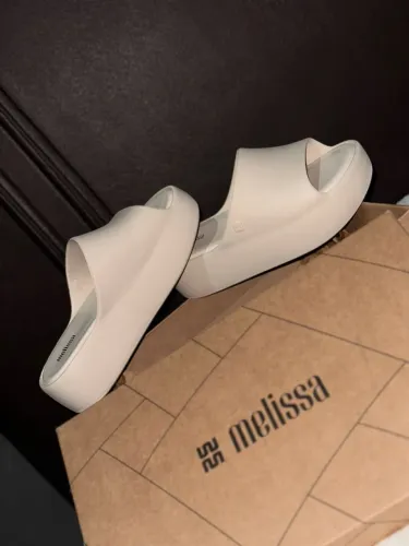 Vendo Melissa original, tamanho 35 