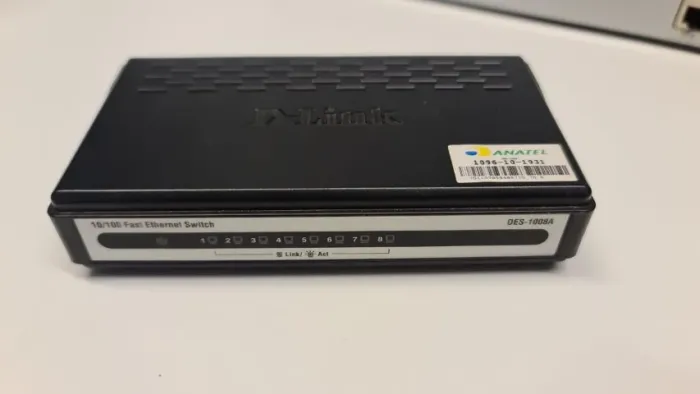 SWITCH D-LINK DES-1008A ? 8 PORTAS