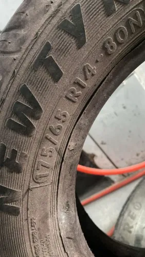 Pneu New Tyreo aro 14 175/65 com 95% de borracha