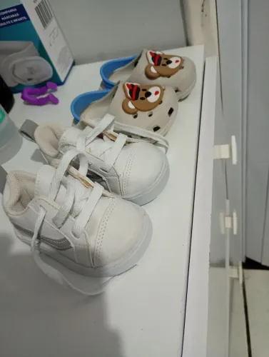 Vendo tênis e sapatinho Crocs